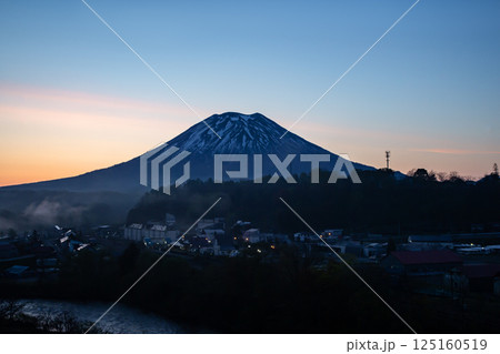 朝焼けの羊蹄山 125160519