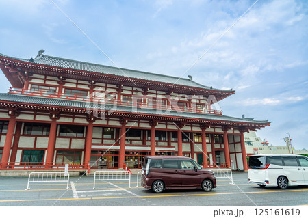 福岡県北九州市門司区にある奈良時代の平城京の大極殿を模した造りの阪九フェリーの神戸行き乗り場 福岡県北九州市門司区にある奈良時代の平城京の大極殿を模した造りの阪九フェリーの神戸行き乗り場 125161619