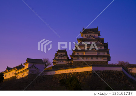 夕暮れの姫路城　　　 125161737