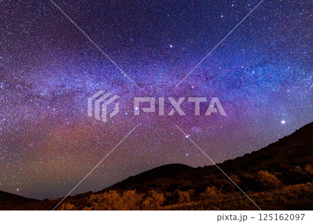 ハワイ島　マウナ・ケア山ビジターセンターの満天の星空 125162097