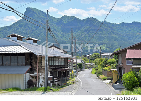 中山道松井田宿散歩：旧中山道の町並みと妙義山　安中市松井田町 125162933