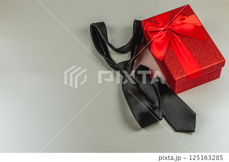 Thoughtful gifts for father's day celebration with tie and present 125163285