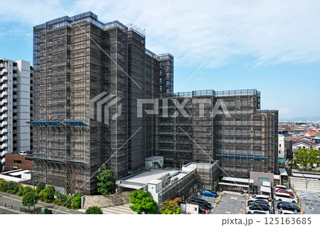 マンションの修繕工事用足場、安全対策等 マンションの修繕工事用足場、安全対策等 125163685