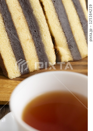 シベリア　羊羹カステラ　レトロで懐かしいお菓子と紅茶 125164219