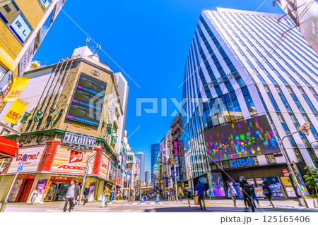 日本の東京都市景観 4月。賑わう池袋駅前の繁華街などを望む=16日 日本の東京都市景観 4月。賑わう池袋駅前の繁華街などを望む=16日 125165406