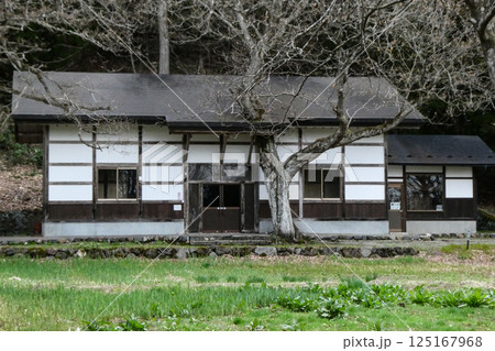 空襲で疎開した岩手県花巻市太田村山口に建つ高村光太郎山荘 125167968