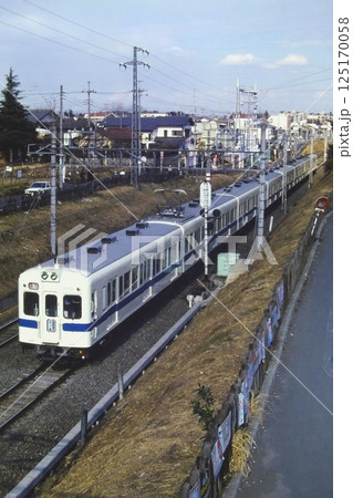 小田急、湯本・江ノ島併結急行、2400形2472～+2452～、玉川学園前－町田、1982.2.14 125170058