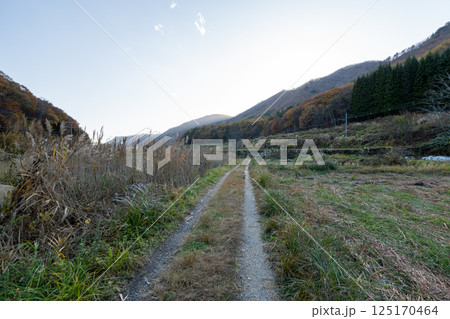 歴史的な古道「塩の道」とその周辺 歴史的な古道「塩の道」とその周辺 125170464
