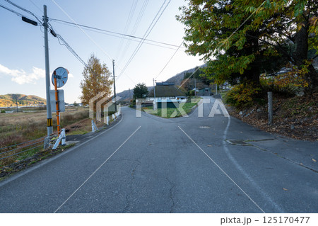 歴史的な古道「塩の道」とその周辺 125170477