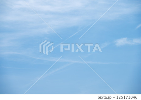 春の空 春空 青空 空だけ 東京都 4月 素材 125171046