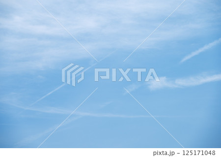 春の空 春空 青空 空だけ 東京都 4月 素材 125171048
