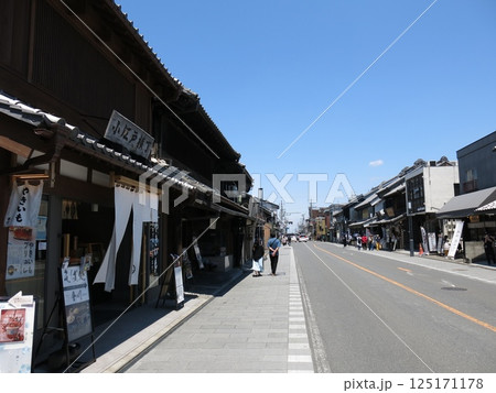 川越市の一番街にある蔵造りの町並み(小江戸横丁・COEDO HACHI・おかき処寺子屋本舗付近) 川越市の一番街にある蔵造りの町並み(小江戸横丁・COEDO HACHI・おかき処寺子屋本舗付近) 125171178