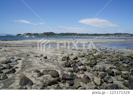 材木座海岸　干潮時の風景 125171329