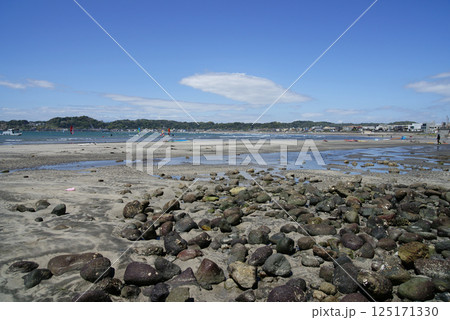 材木座海岸　干潮時の風景 125171330