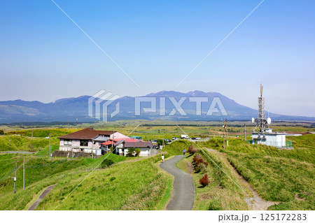 大観峰から久住高原を望む 125172283