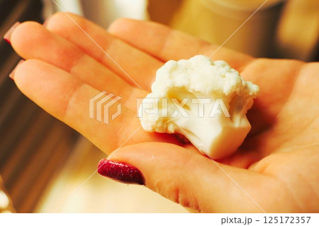 A Healthy and Delicious Cauliflower Handheld Delight for Your Enjoyment and Satisfaction 125172357