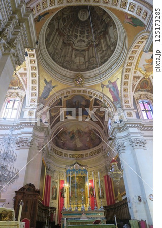 マルタ共和国のゴゾ島にあるゴゾ大聖堂、だまし絵のドーム 125173285