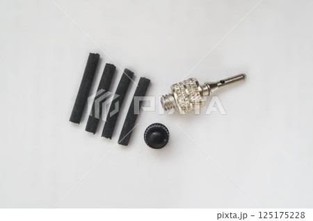 自転車のタイヤの虫ゴム・バルブ・ナット・キャップ 125175228