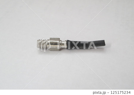 自転車のタイヤのバルブと虫ゴム 125175234