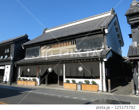 川越市の一番街（蔵造りの町並み）にある大沢家住宅 125175782