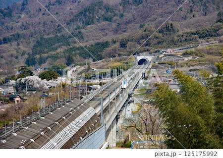 八代ふるさと公園展望台から見えるリニアモーターカー 125175992