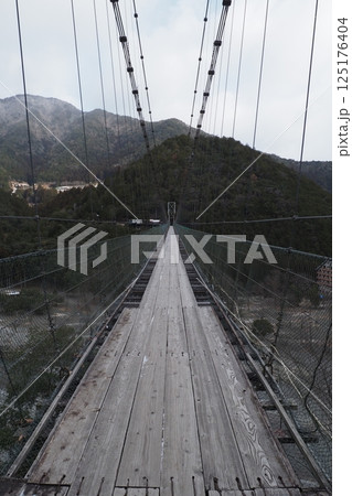 谷瀬のつり橋　 125176404