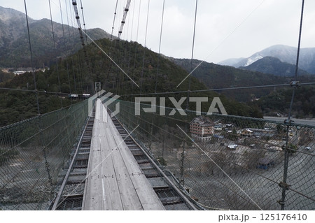 谷瀬のつり橋　 125176410