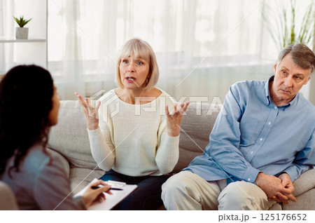Marriage Therapist. Senoir woman complaining about her mature husband to female psychiatrist, copyspace 125176652