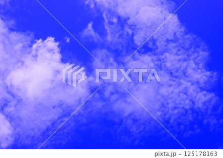 雲のある青空(壁紙素材) 125178163