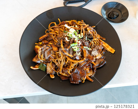 ジャージャー麺 炸醤麺 韓国 125178321