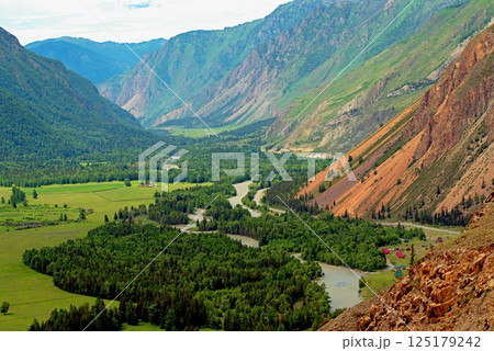 Camping in the Chuya River Valley in the Altai Mountains 125179242