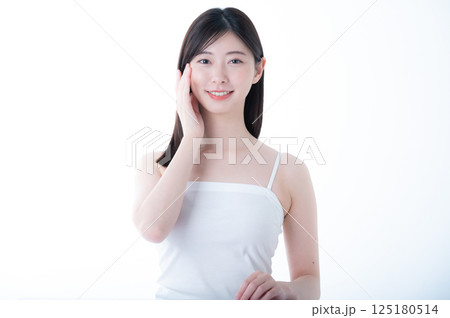 若い女性のビューティーイメージ 125180514