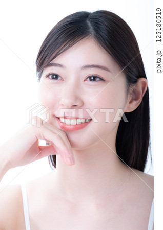 若い女性のビューティーイメージ 125180519
