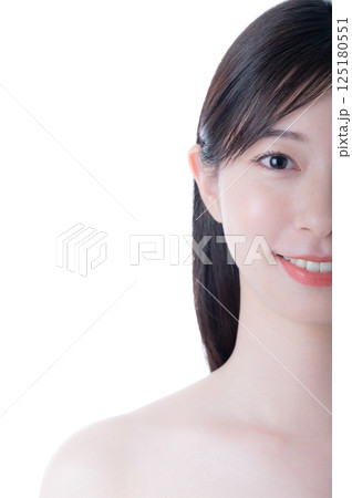 若い女性のビューティーイメージ 125180551
