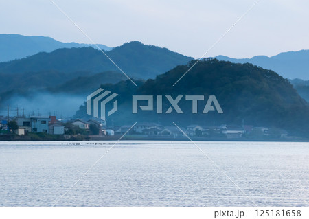 鳥取市 オアシスパークから湖山池の風景 鳥取市 オアシスパークから湖山池の風景 125181658