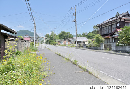 中山道坂本宿散歩：旧中山道の町並みと 刎石山　群馬県安中市 125182451
