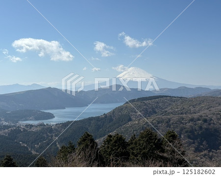芦ノ湖スカイライン_大観山_ターンパイクから見た芦ノ湖と富士山 芦ノ湖スカイライン_大観山_ターンパイクから見た芦ノ湖と富士山 125182602