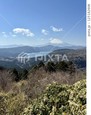 芦ノ湖スカイライン_大観山_ターンパイクから見た芦ノ湖と富士山 芦ノ湖スカイライン_大観山_ターンパイクから見た芦ノ湖と富士山 125182606
