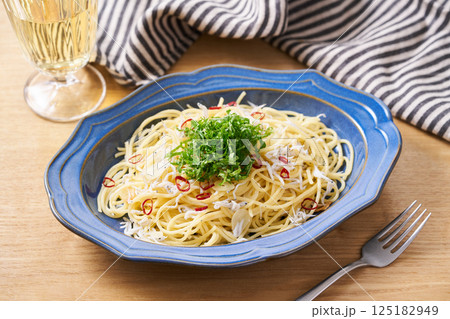 釜揚げしらすのペペロンチーノ　 125182949