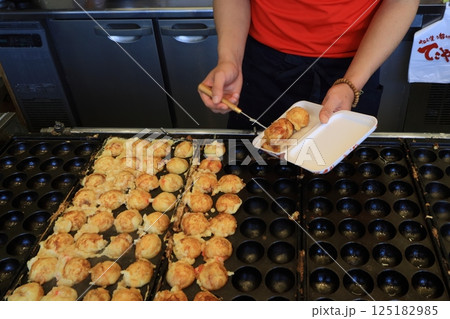 タコ焼き 焼き立て あつあつ テイクアウト 持ち帰り タコ焼き 焼き立て あつあつ テイクアウト 持ち帰り 125182985