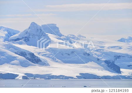 究極の秘境 南極大陸 夏風景 究極の秘境 南極大陸 夏風景 125184193