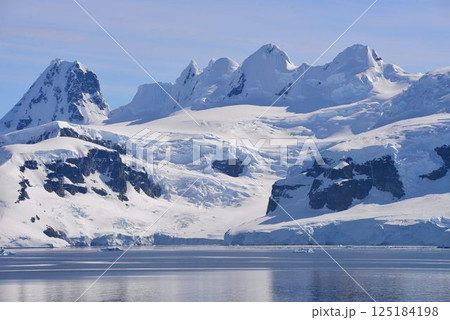 究極の秘境　南極大陸　夏風景 125184198