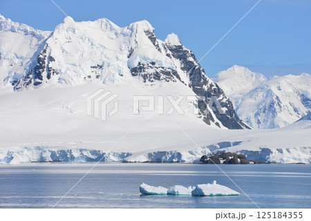 究極の秘境　南極大陸　夏風景 125184355
