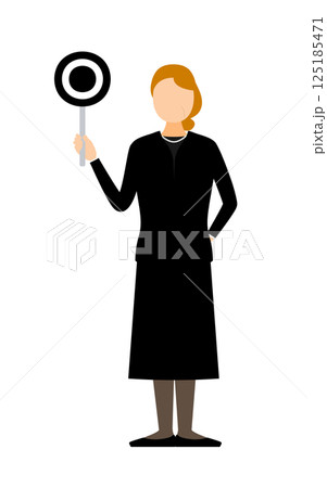 喪服を着たシニア女性がマルの棒を持つシンプルなイラスト 125185471