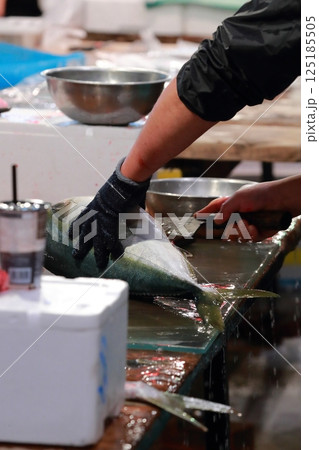 マグロの解体 125185505
