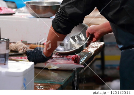 マグロの解体 125185512