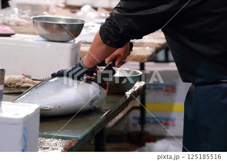 マグロの解体 125185516