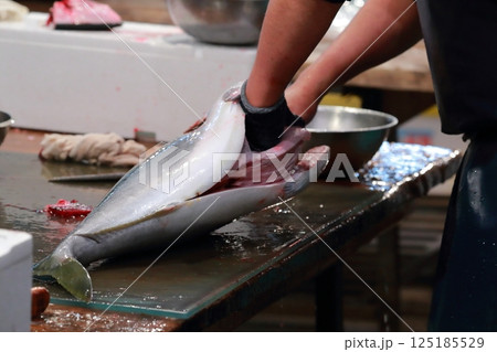 マグロの解体 125185529