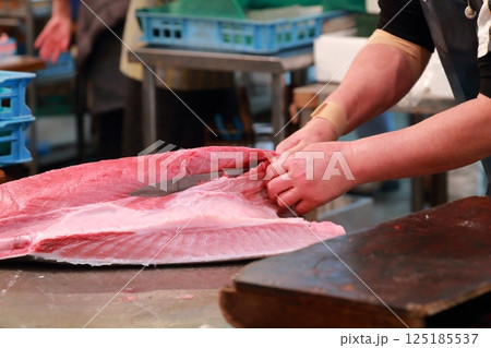 マグロの解体 125185537