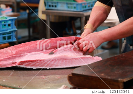 マグロの解体 125185541